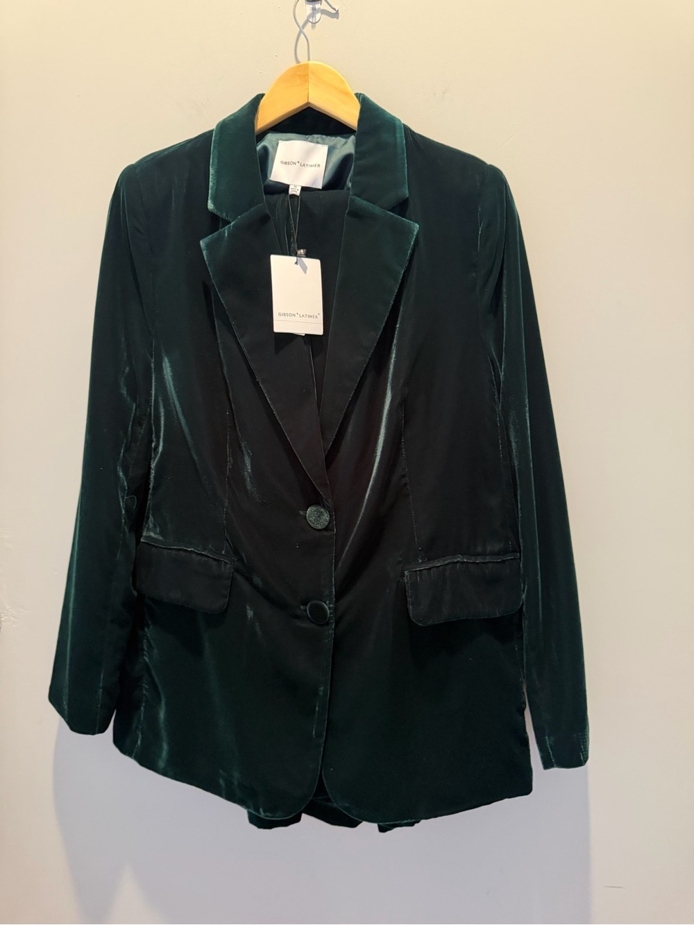 Gibson Latimer Forest Green Velvet Blazer & Pants Suit Set - Picture 2 of 10